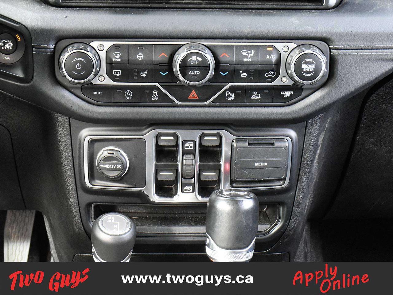 2024 Jeep Wrangler Sahara 4x4 Sky One-Touch Power Top Leather Photo