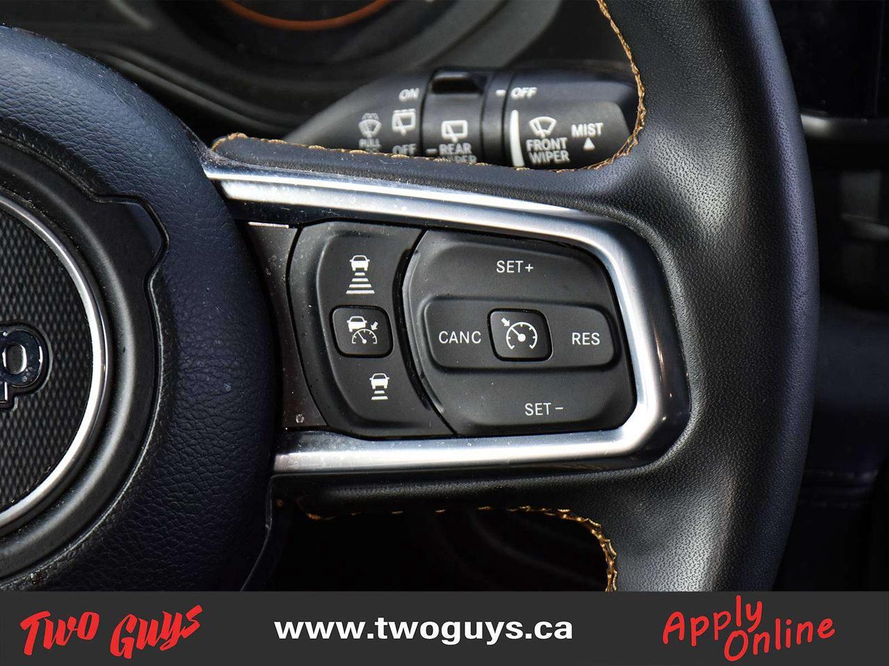 2024 Jeep Wrangler Sahara 4x4 Sky One-Touch Power Top Leather Photo
