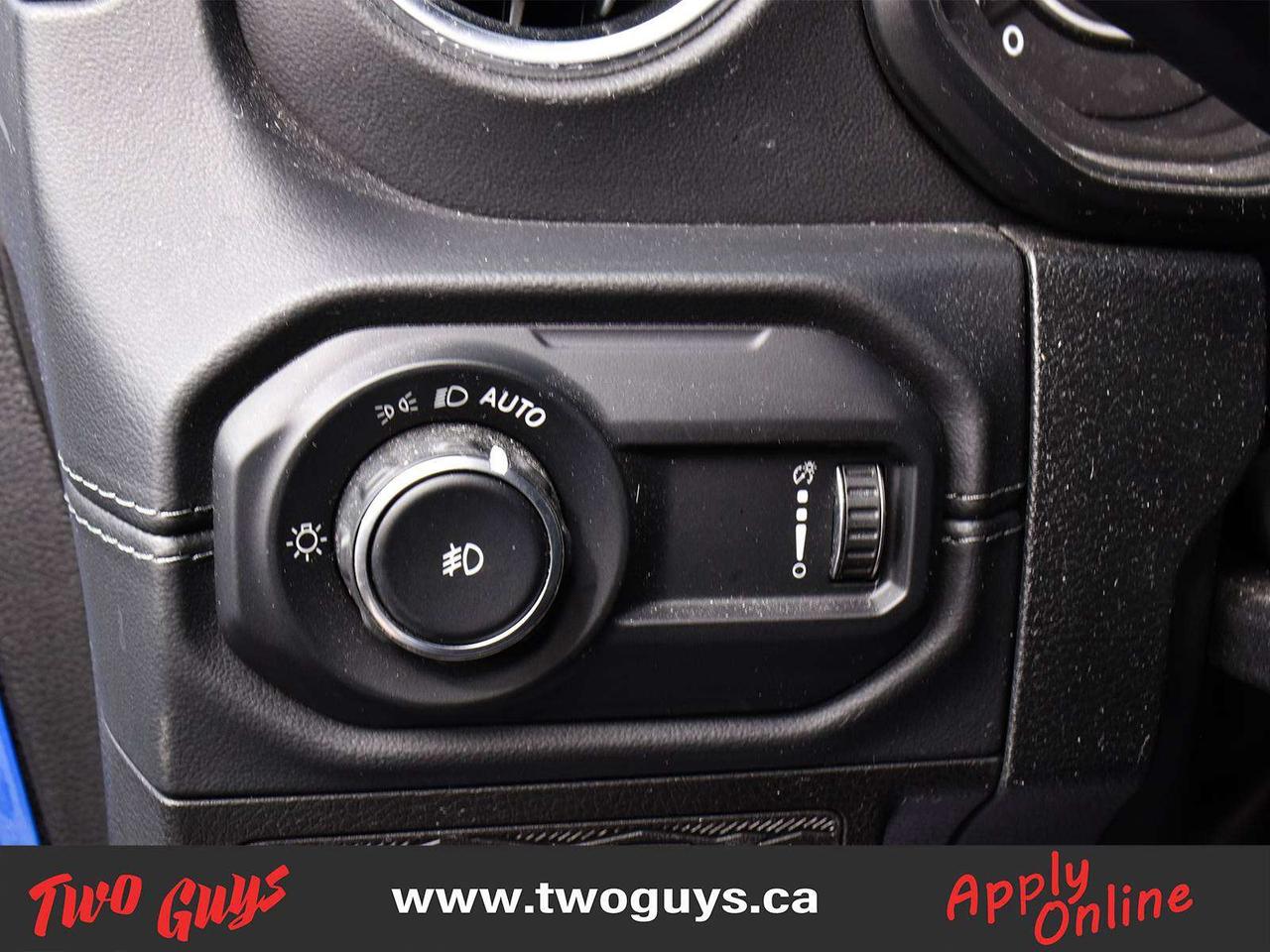 2024 Jeep Wrangler Sahara 4x4 Sky One-Touch Power Top Leather Photo