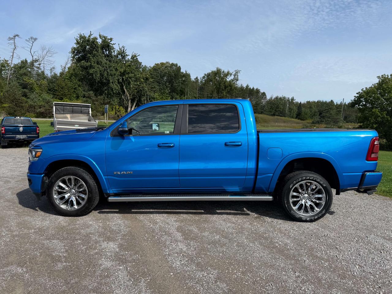 2022 RAM 1500 Laramie - pano sunroof - htd/vntd leather Photo5