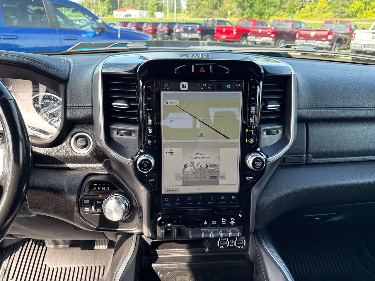 2022 RAM 1500 Laramie - pano sunroof - htd/vntd leather Photo