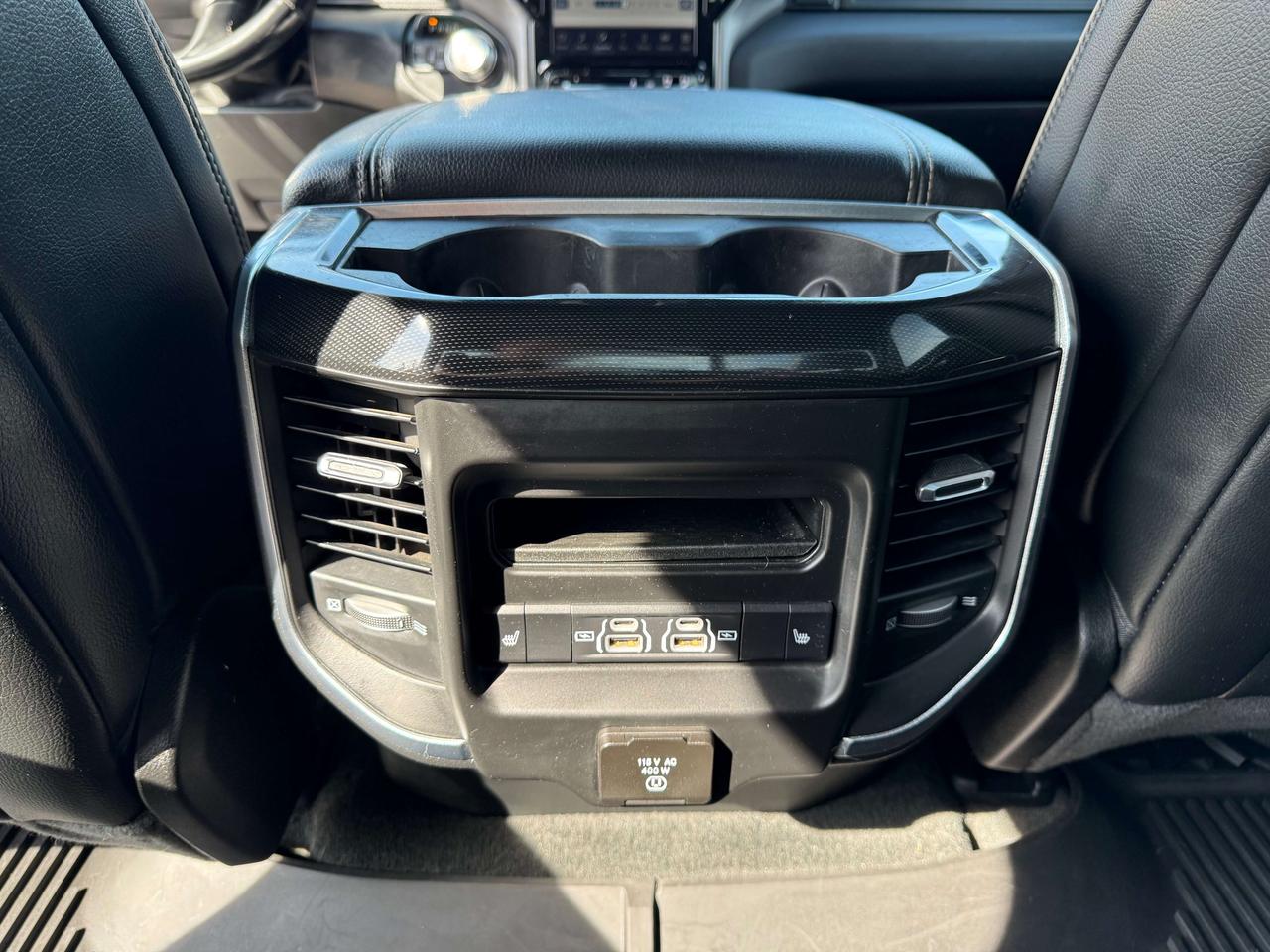 2022 RAM 1500 Laramie - pano sunroof - htd/vntd leather Photo