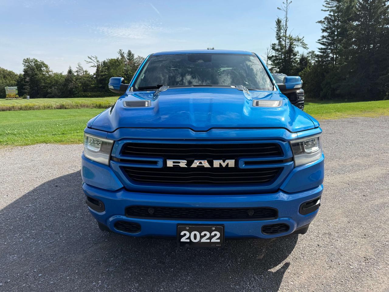 2022 RAM 1500 Laramie - pano sunroof - htd/vntd leather Photo
