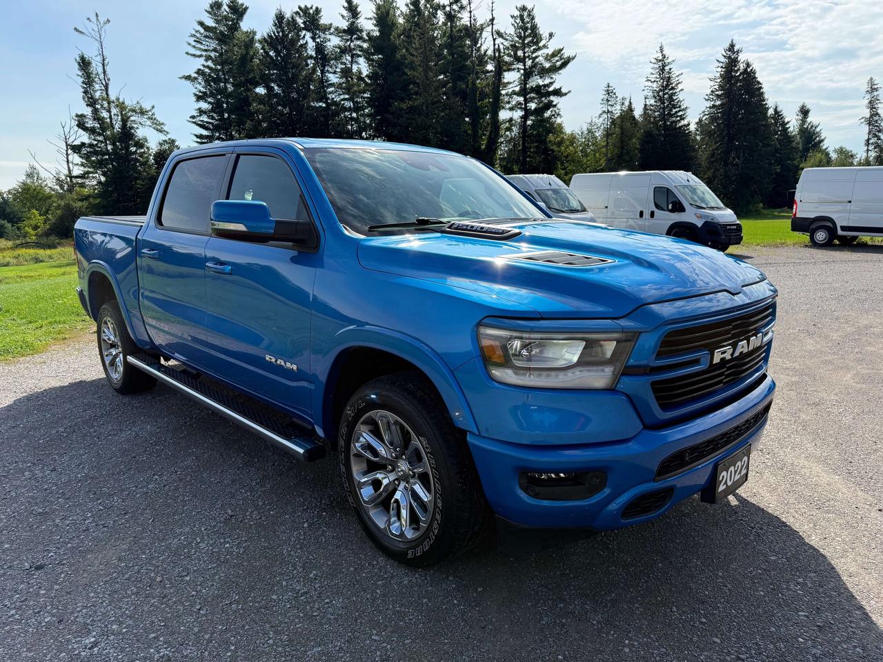 2022 RAM 1500 Laramie - pano sunroof - htd/vntd leather Photo