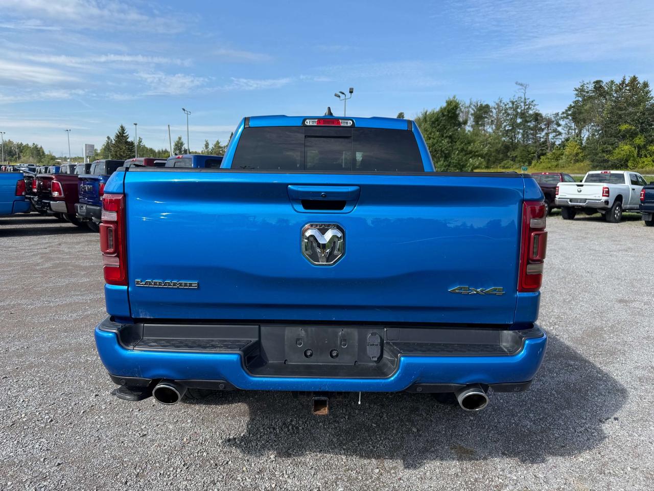 2022 RAM 1500 Laramie - pano sunroof - htd/vntd leather Photo