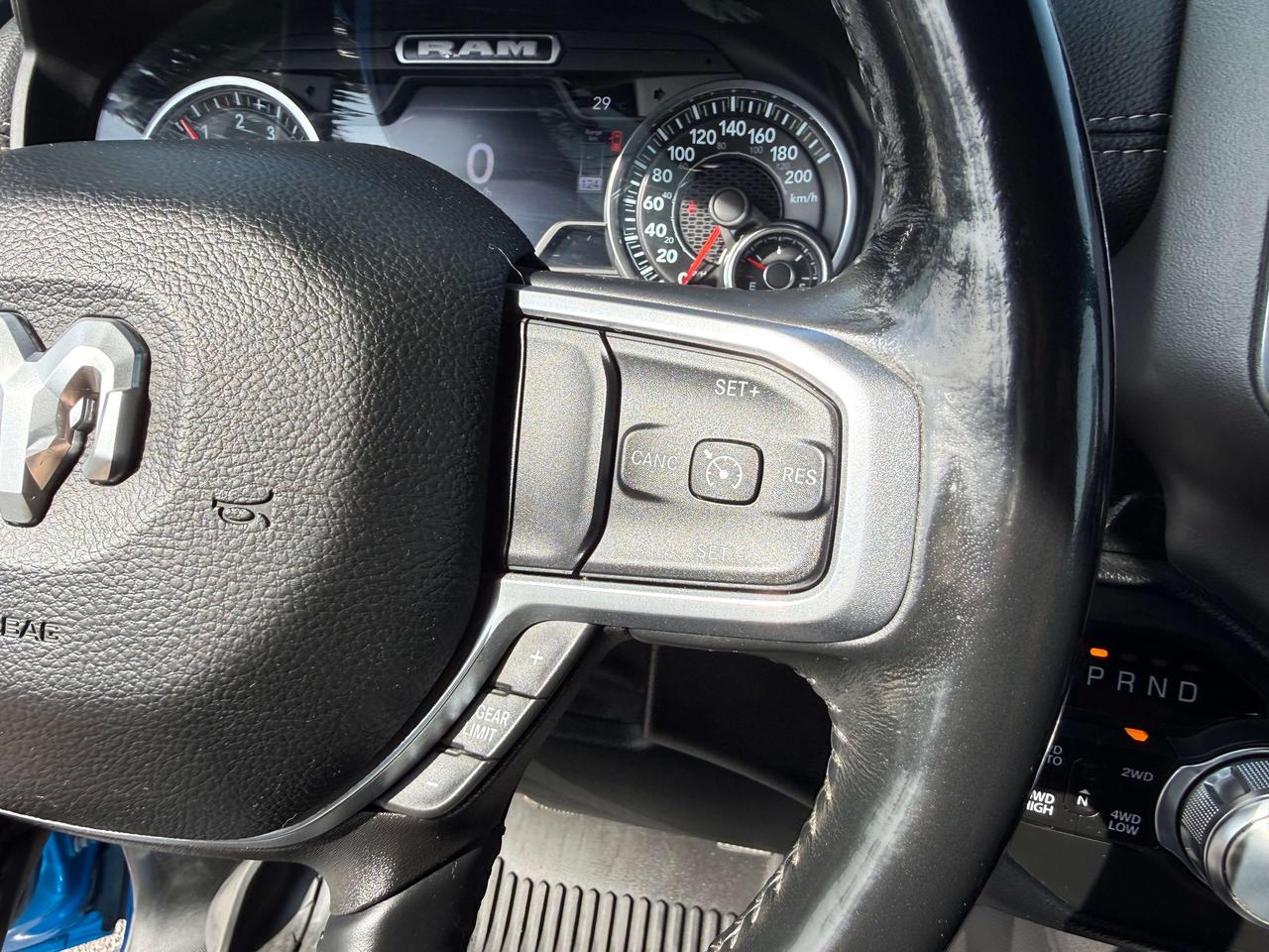 2022 RAM 1500 Laramie - pano sunroof - htd/vntd leather Photo
