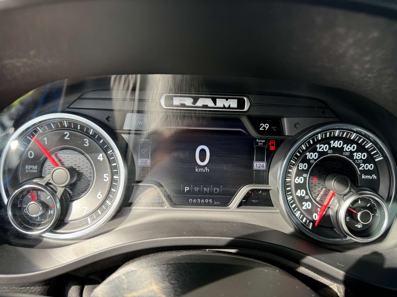 2022 RAM 1500 Laramie - pano sunroof - htd/vntd leather Photo