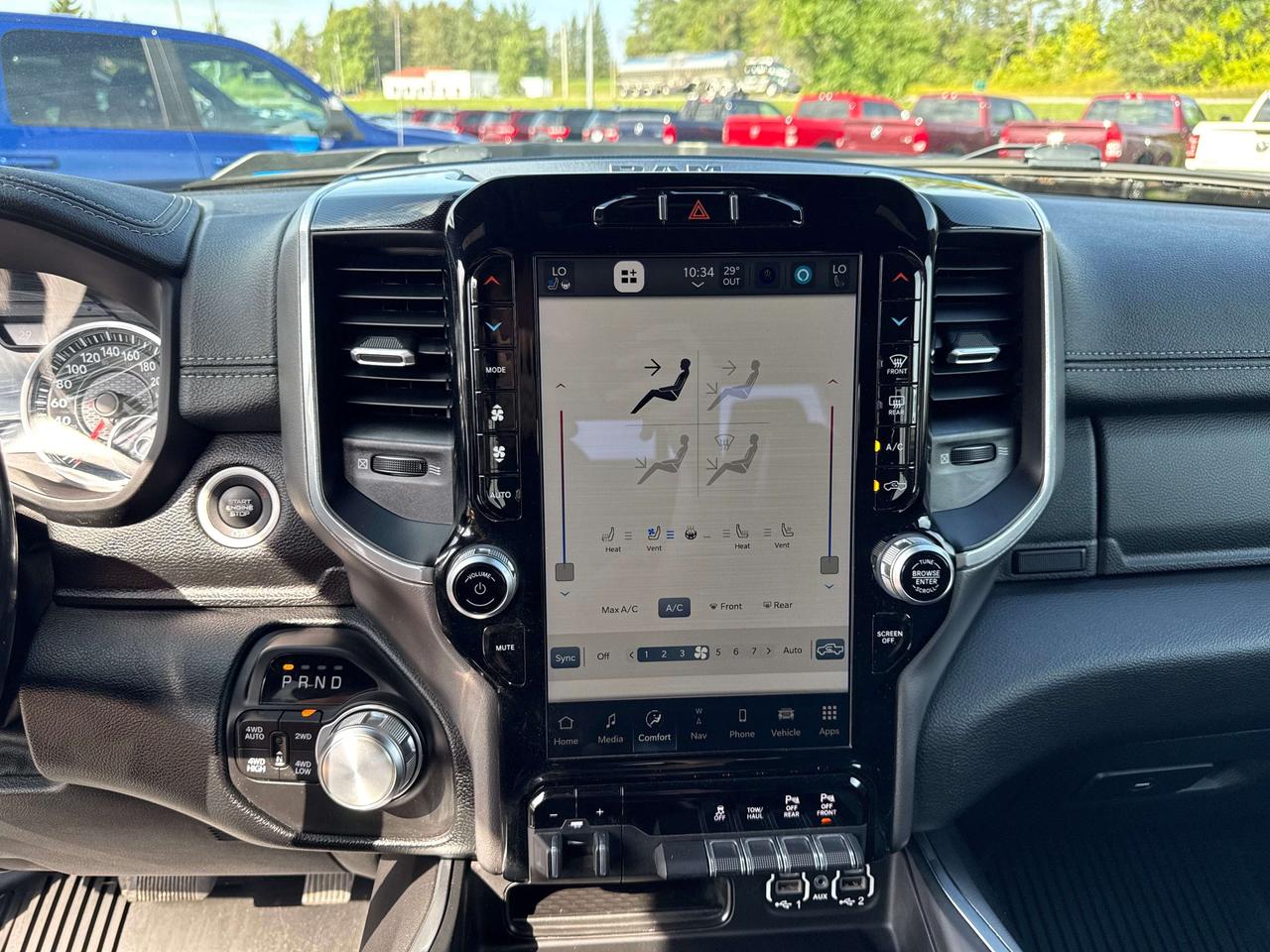 2022 RAM 1500 Laramie - pano sunroof - htd/vntd leather Photo