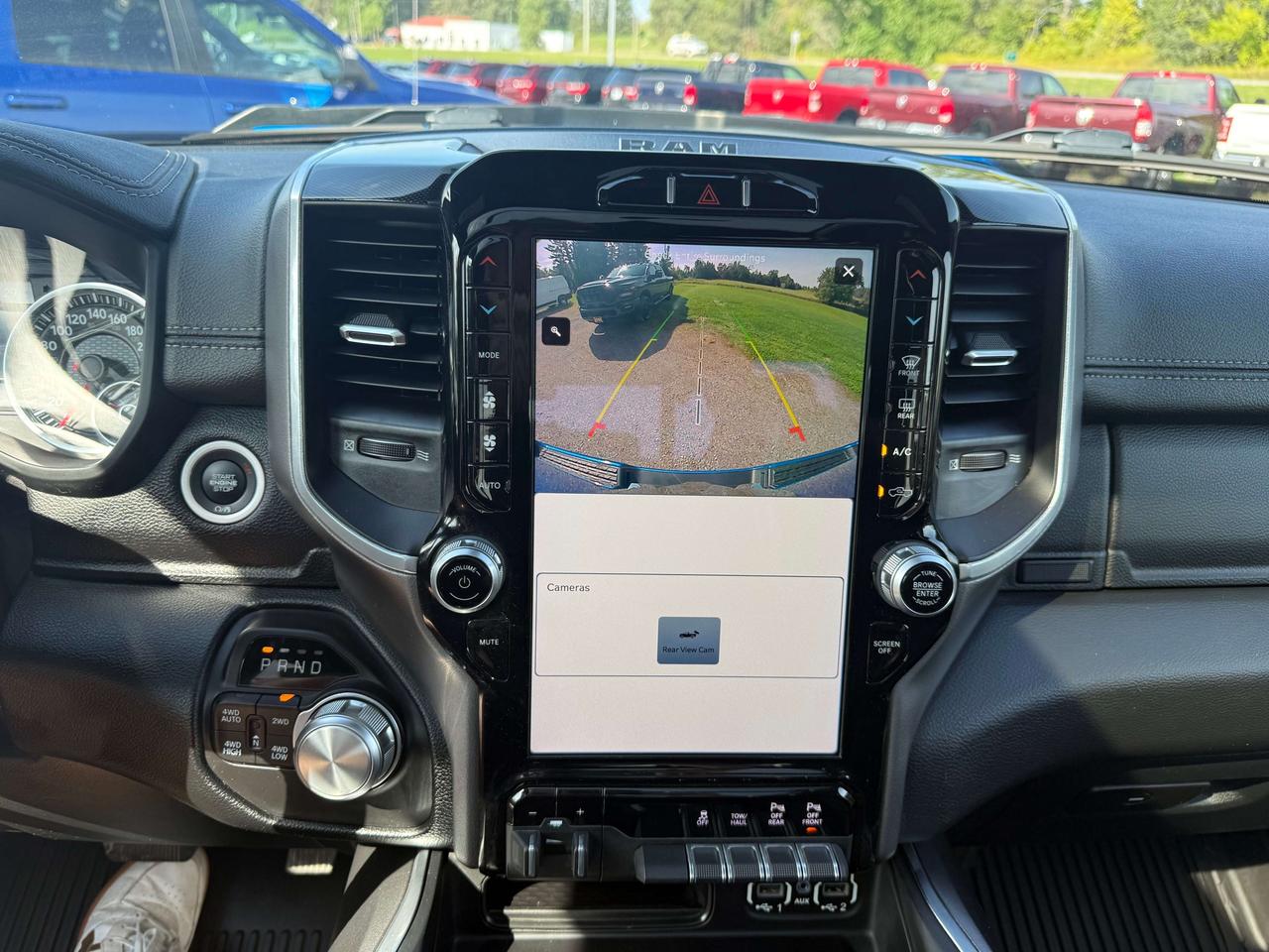 2022 RAM 1500 Laramie - pano sunroof - htd/vntd leather Photo