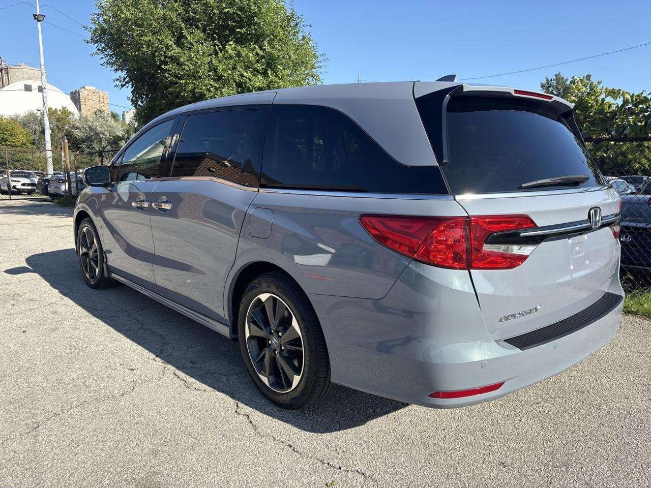 2023 Honda Odyssey Touring FULLY LOADED Photo