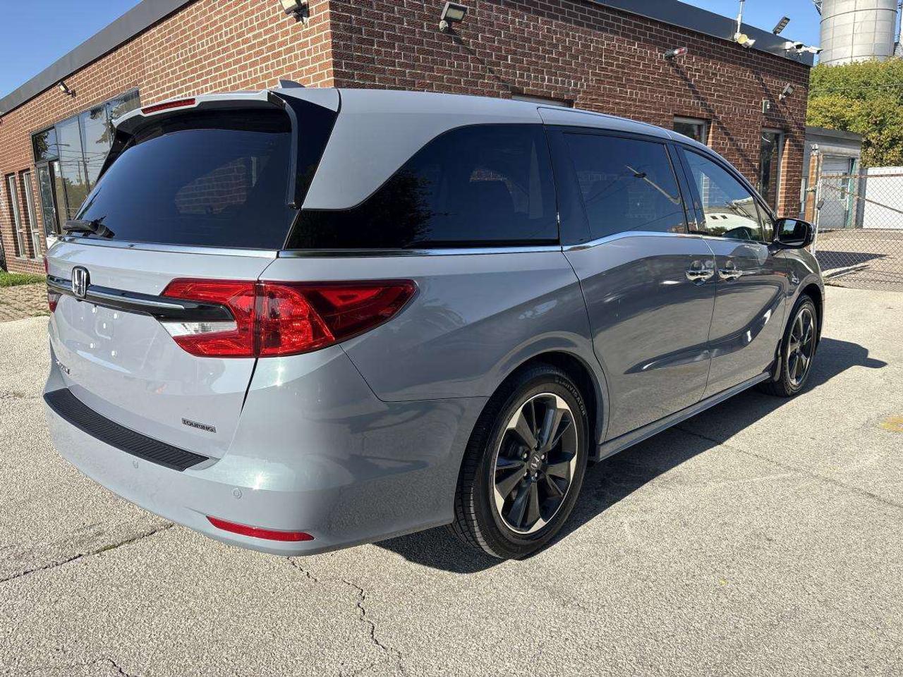 2023 Honda Odyssey Touring FULLY LOADED Photo