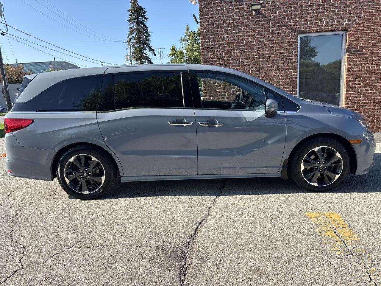 2023 Honda Odyssey Touring FULLY LOADED Photo