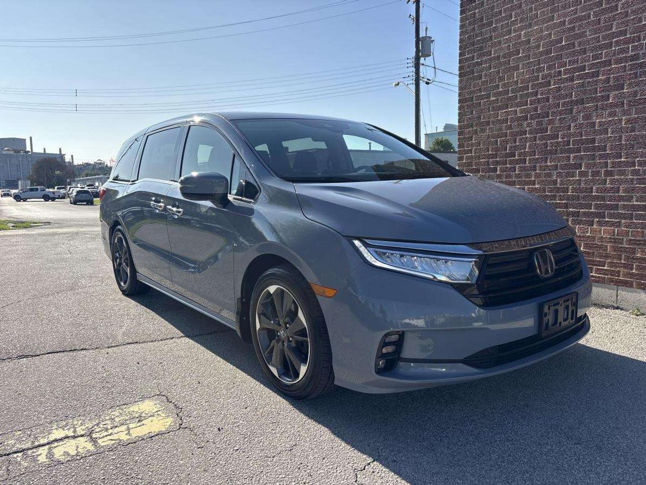 2023 Honda Odyssey Touring FULLY LOADED Photo