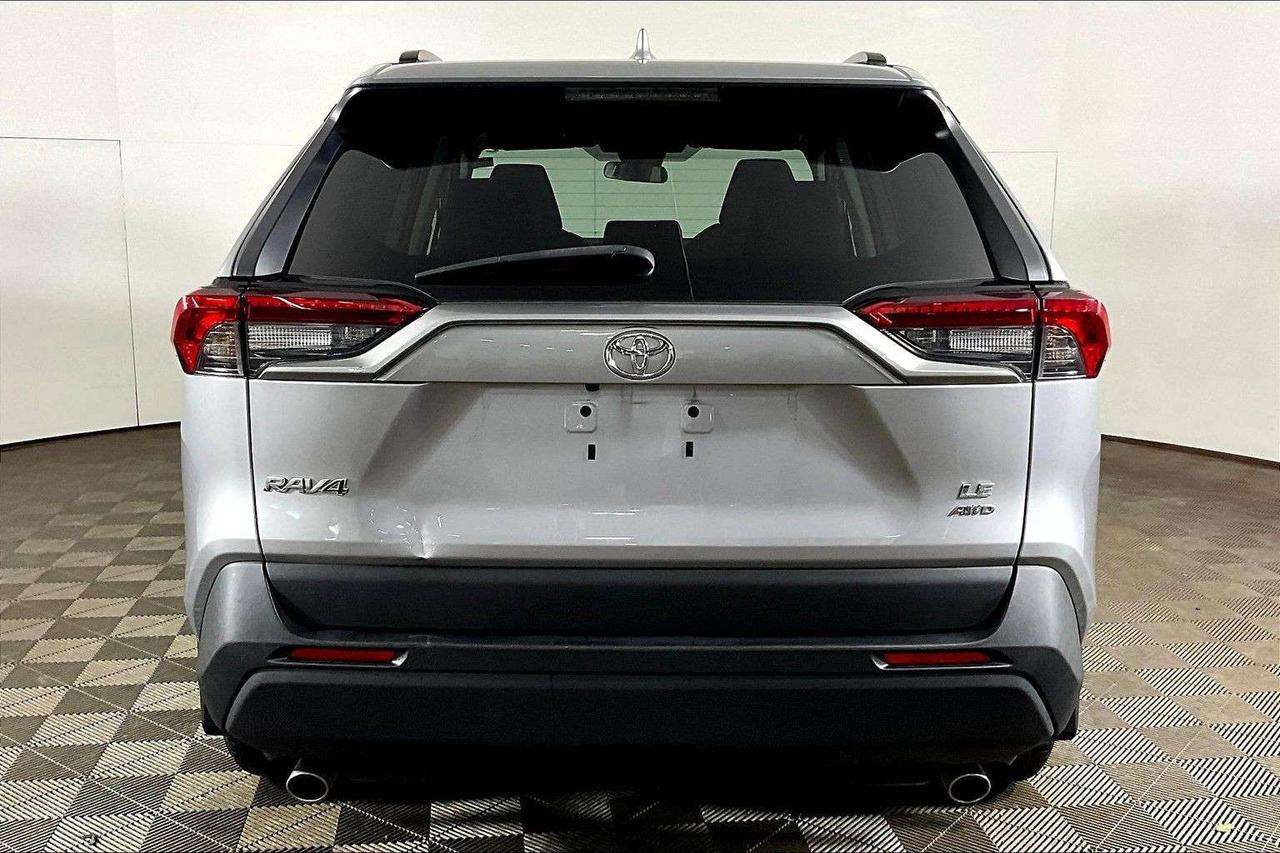 2021 Toyota RAV4 LE AWD Photo3