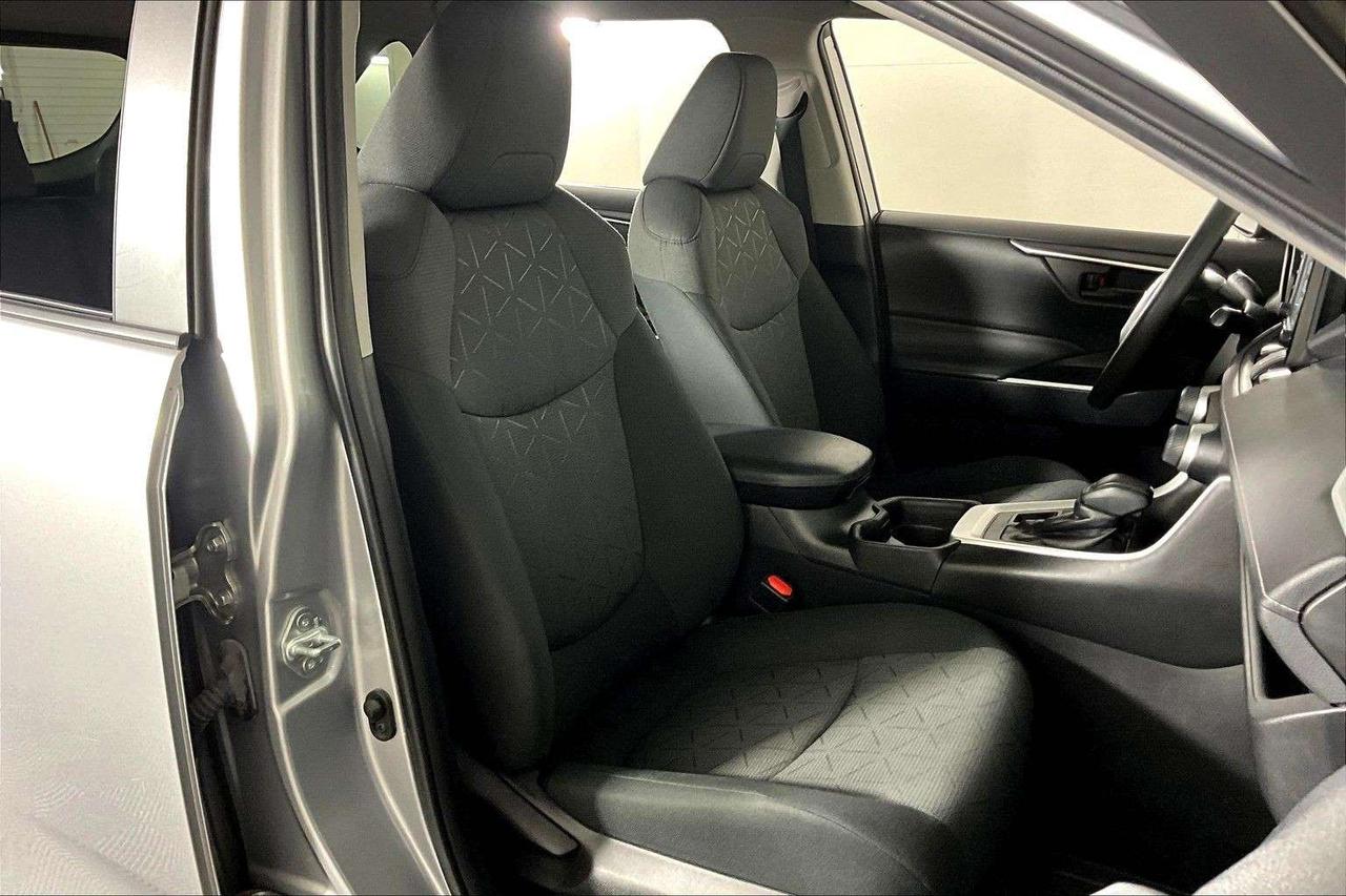 2021 Toyota RAV4 LE AWD Photo
