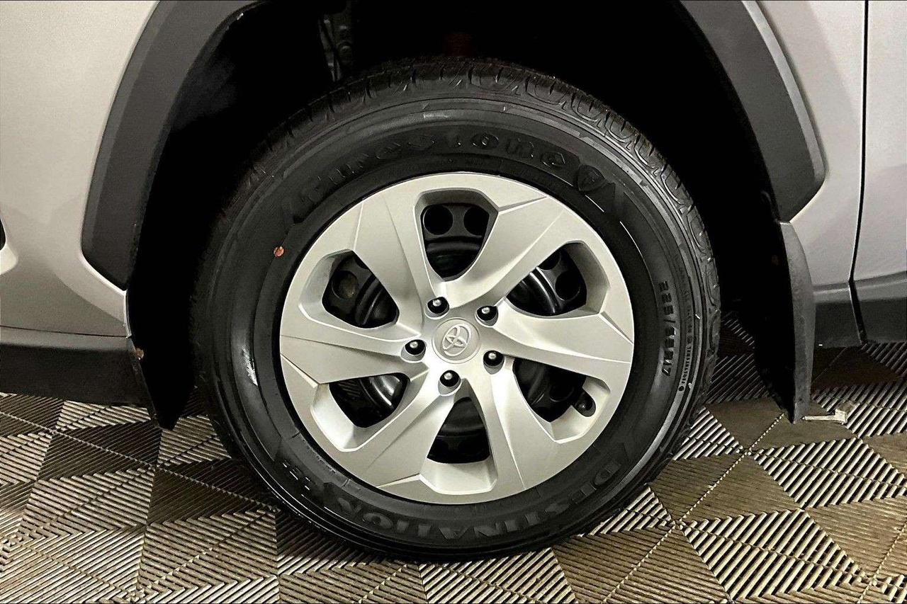 2021 Toyota RAV4 LE AWD Photo