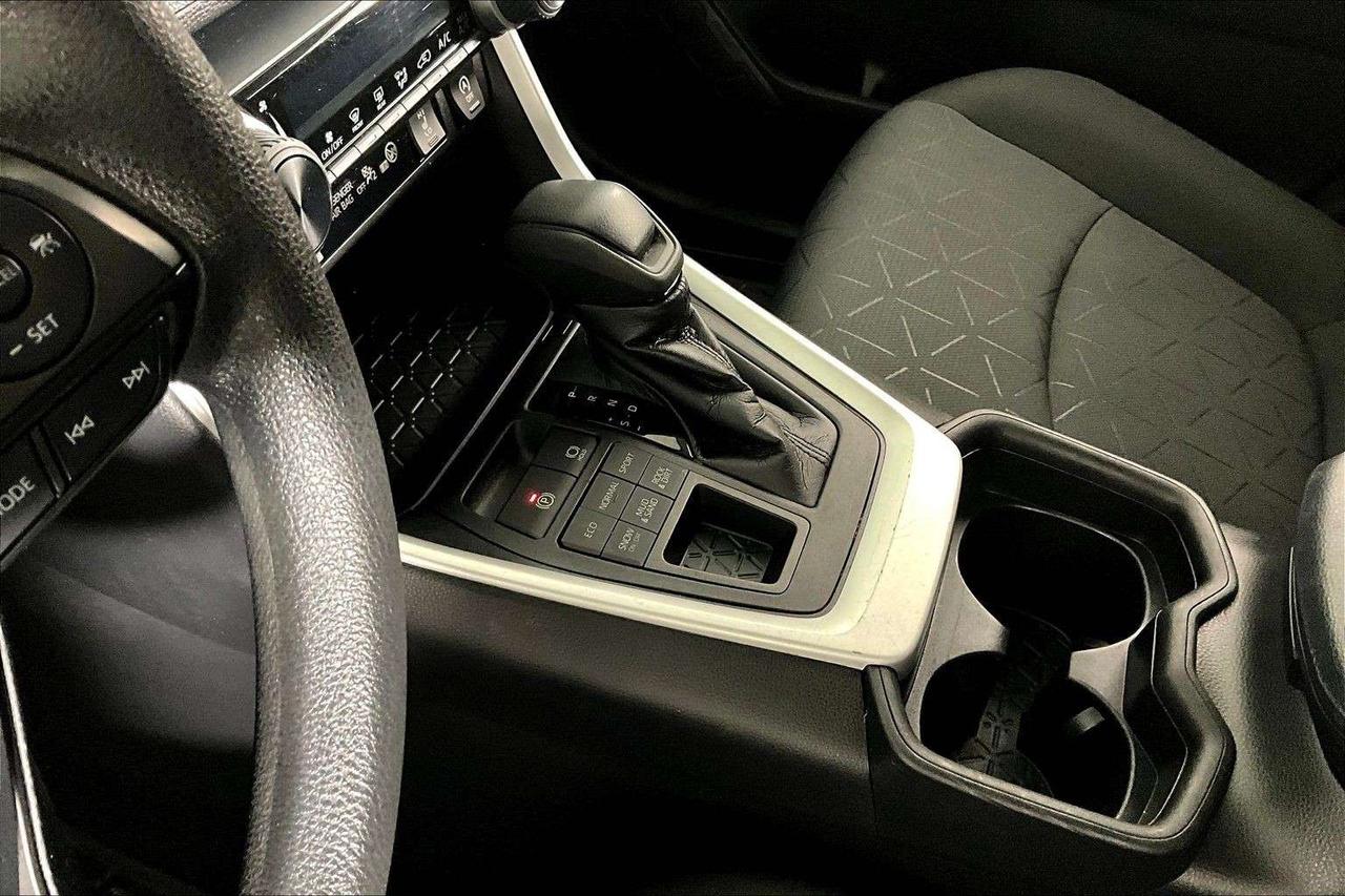 2021 Toyota RAV4 LE AWD Photo