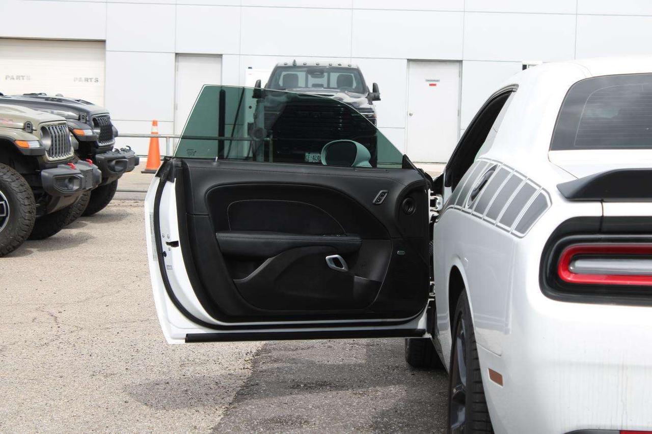 2022 Dodge Challenger R/T  6SpeedManual Gps SiriusXM Sunroof ReverseCame Photo