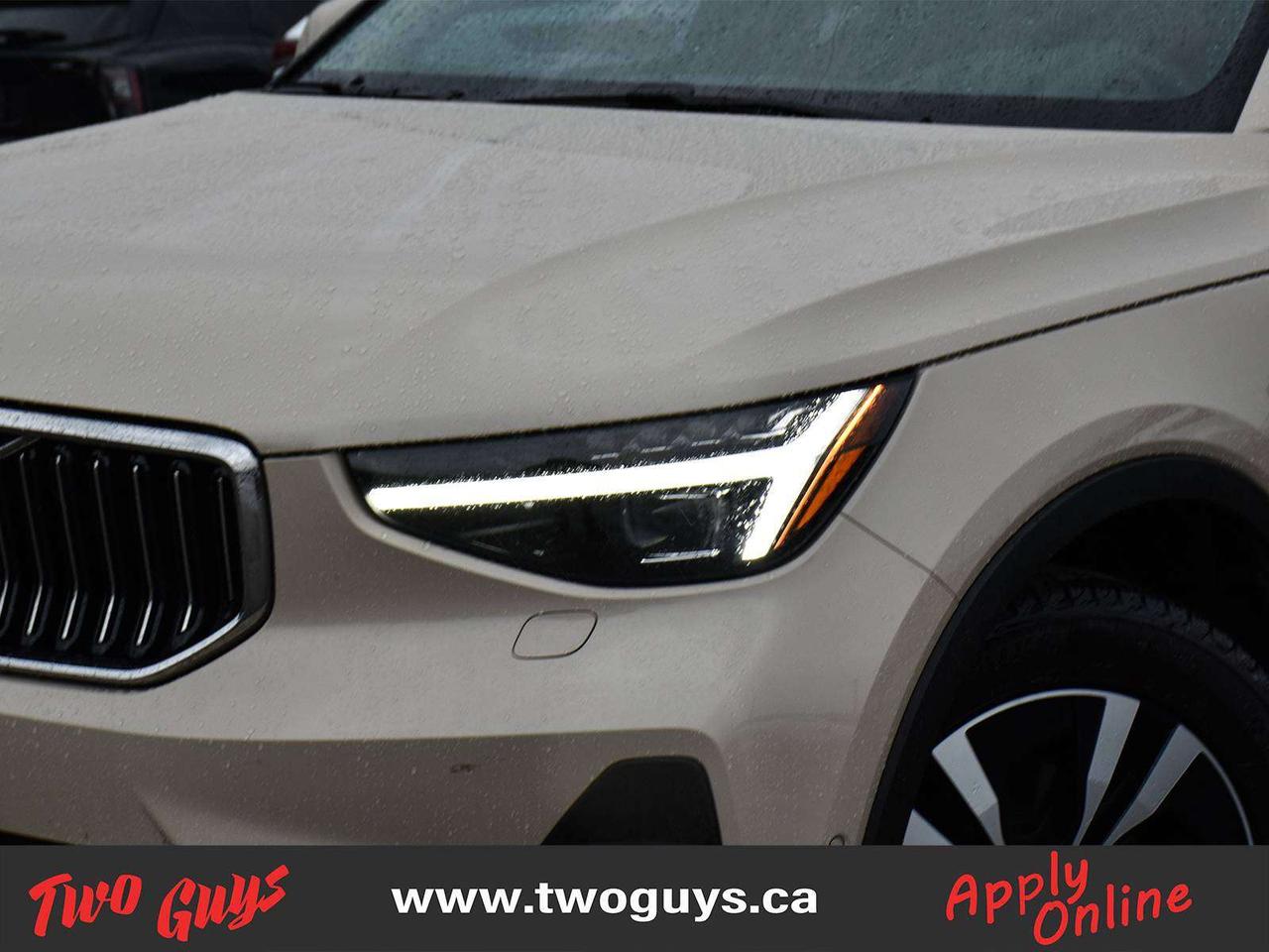 2025 Volvo XC40 Ultra Bright Theme AWD Leather Photo