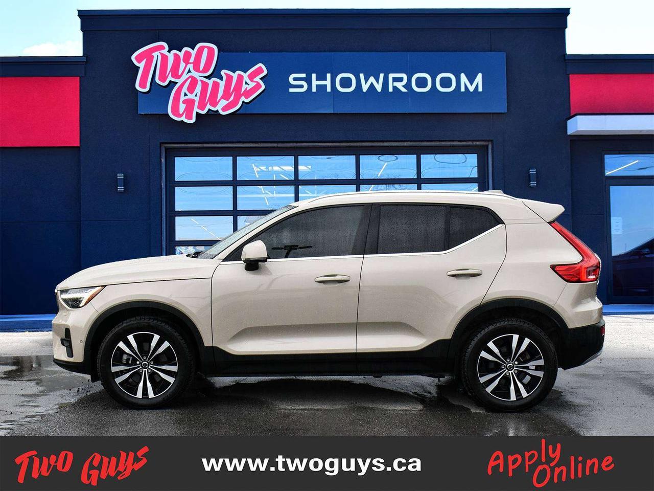 2025 Volvo XC40 Ultra Bright Theme AWD Leather Photo