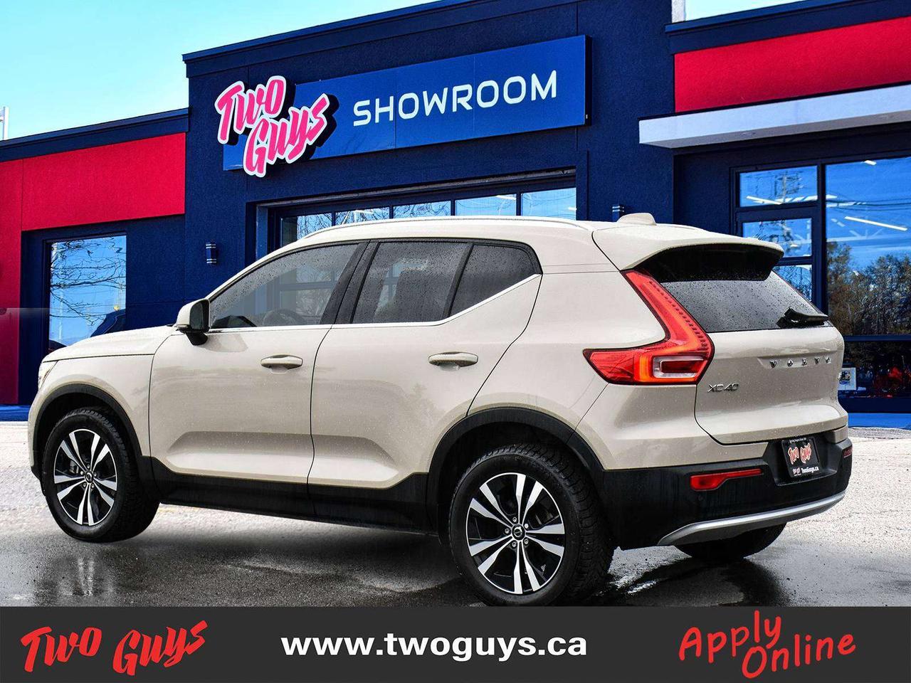 2025 Volvo XC40 Ultra Bright Theme AWD Leather Photo