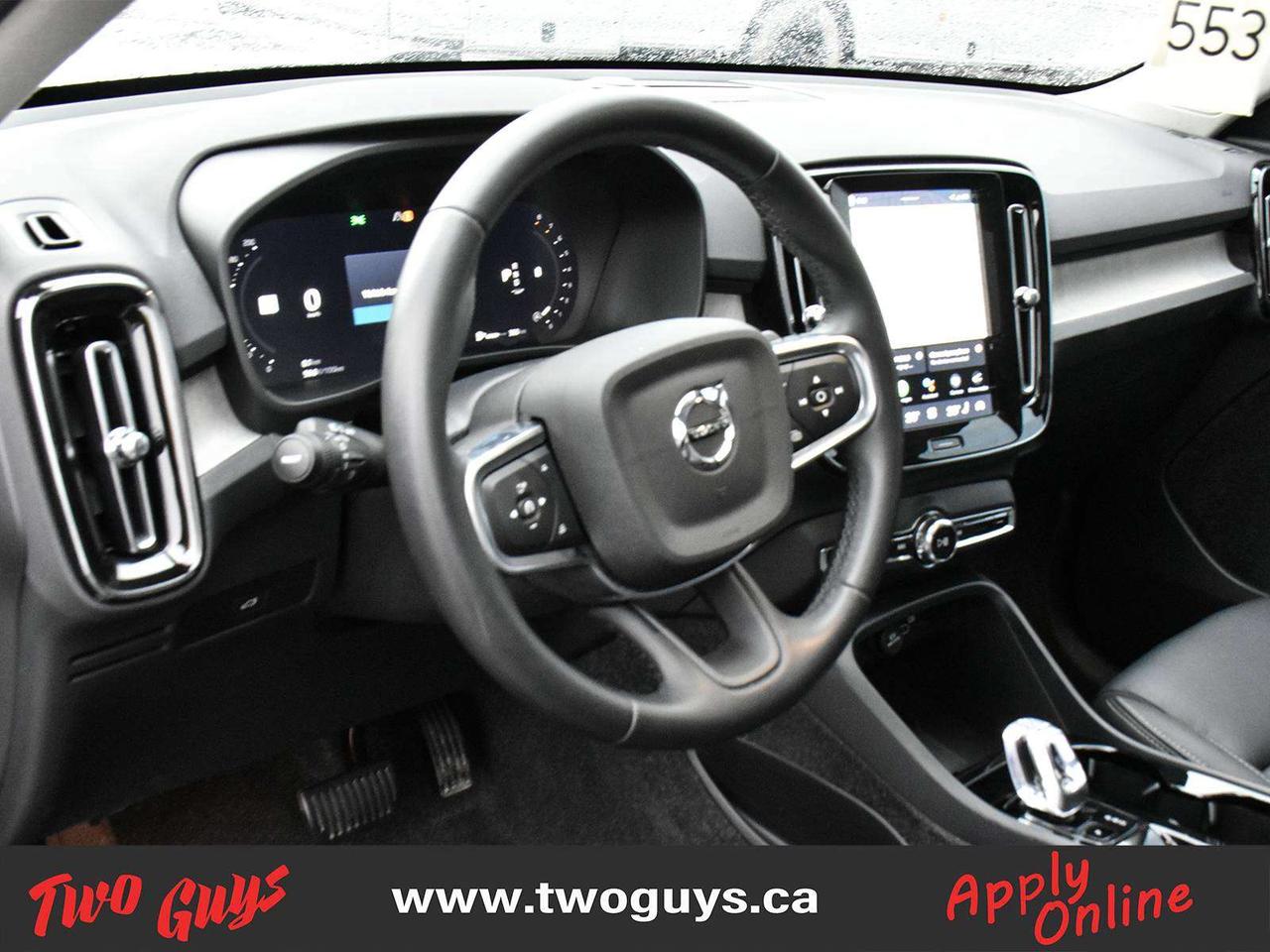 2025 Volvo XC40 Ultra Bright Theme AWD Leather Photo