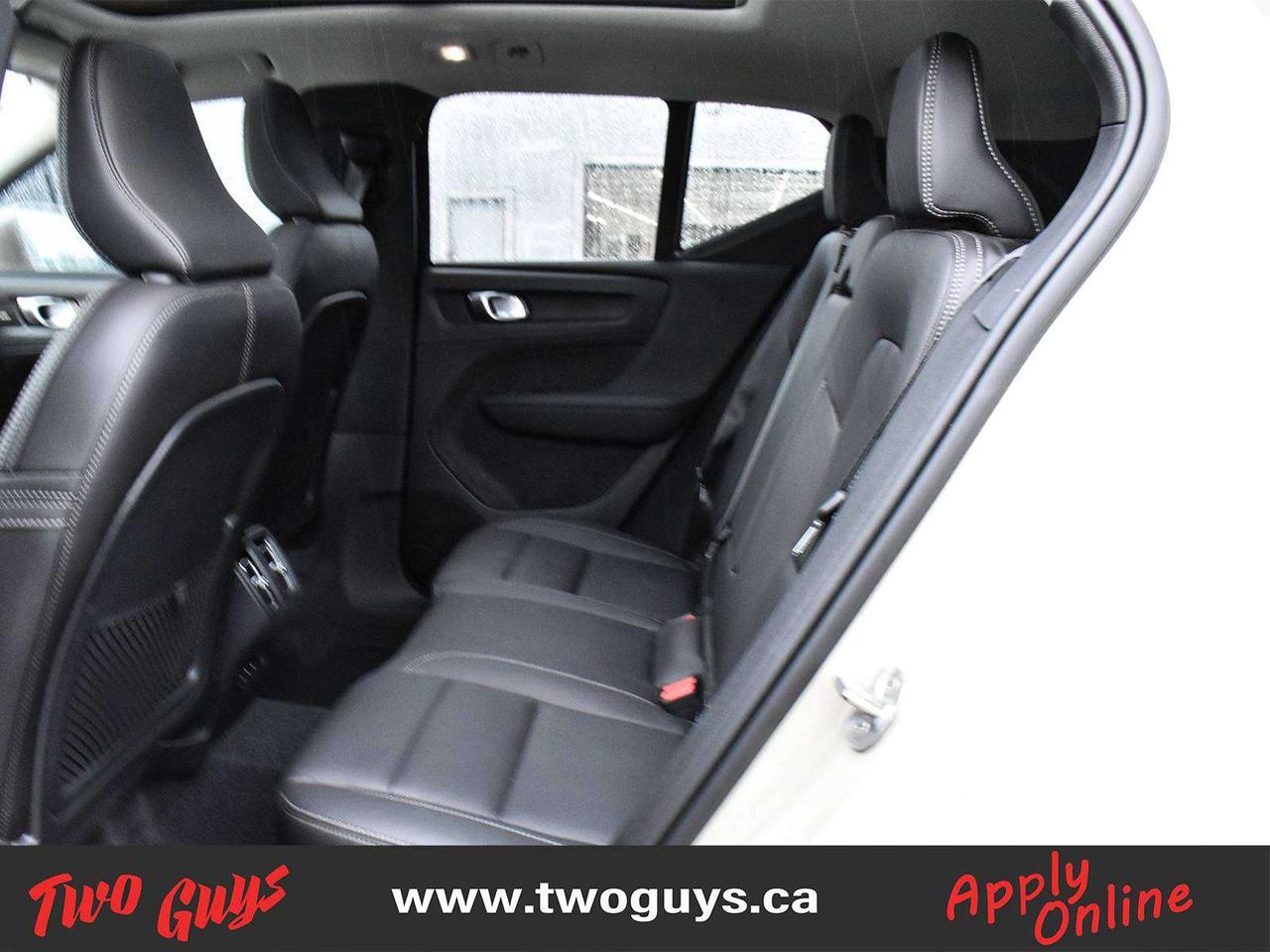 2025 Volvo XC40 Ultra Bright Theme AWD Leather Photo