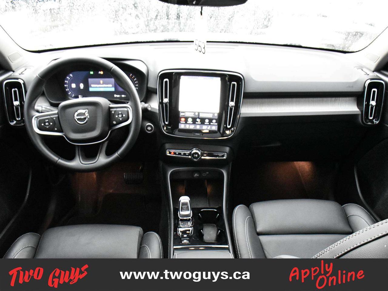 2025 Volvo XC40 Ultra Bright Theme AWD Leather Photo