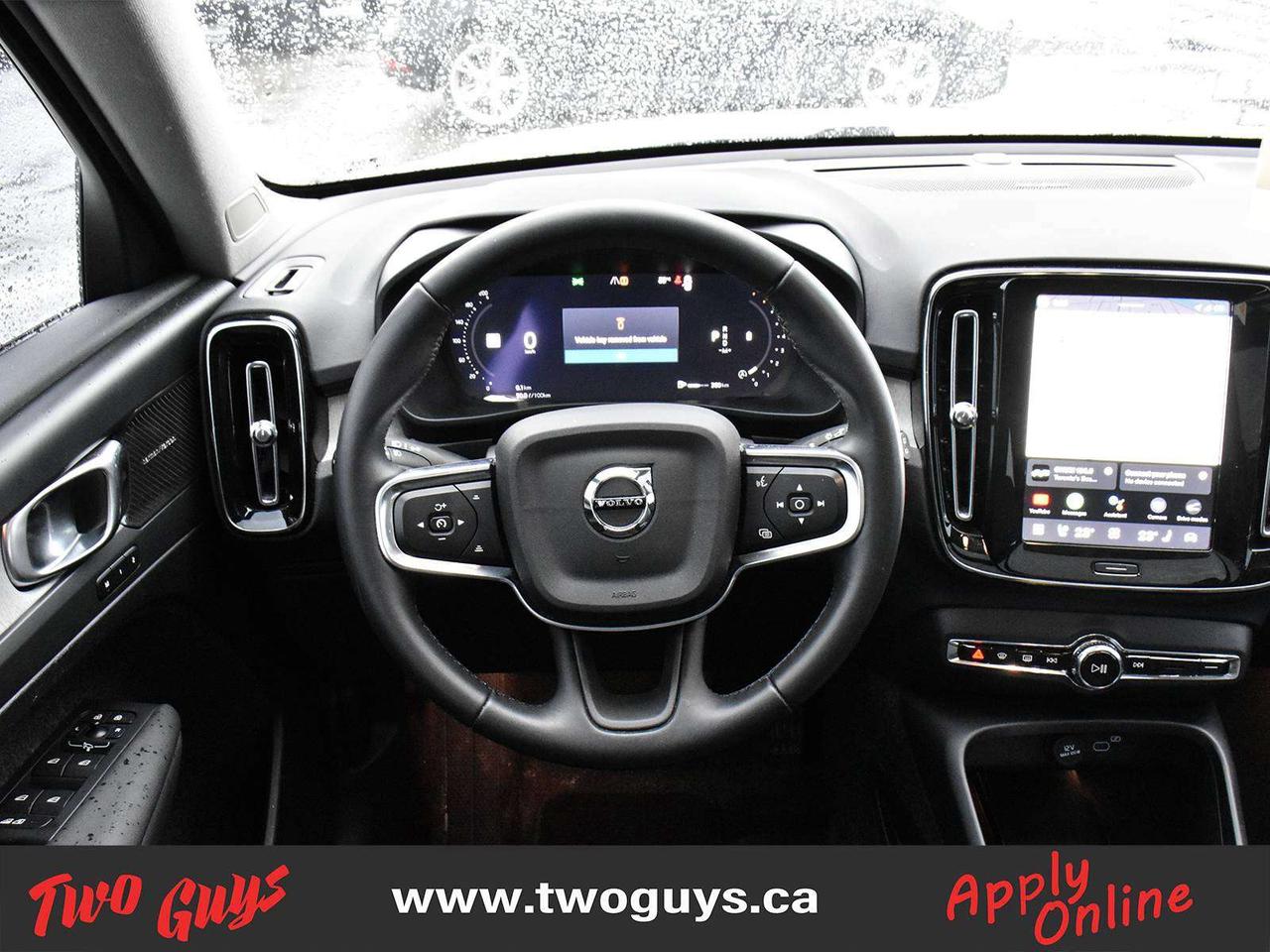 2025 Volvo XC40 Ultra Bright Theme AWD Leather Photo