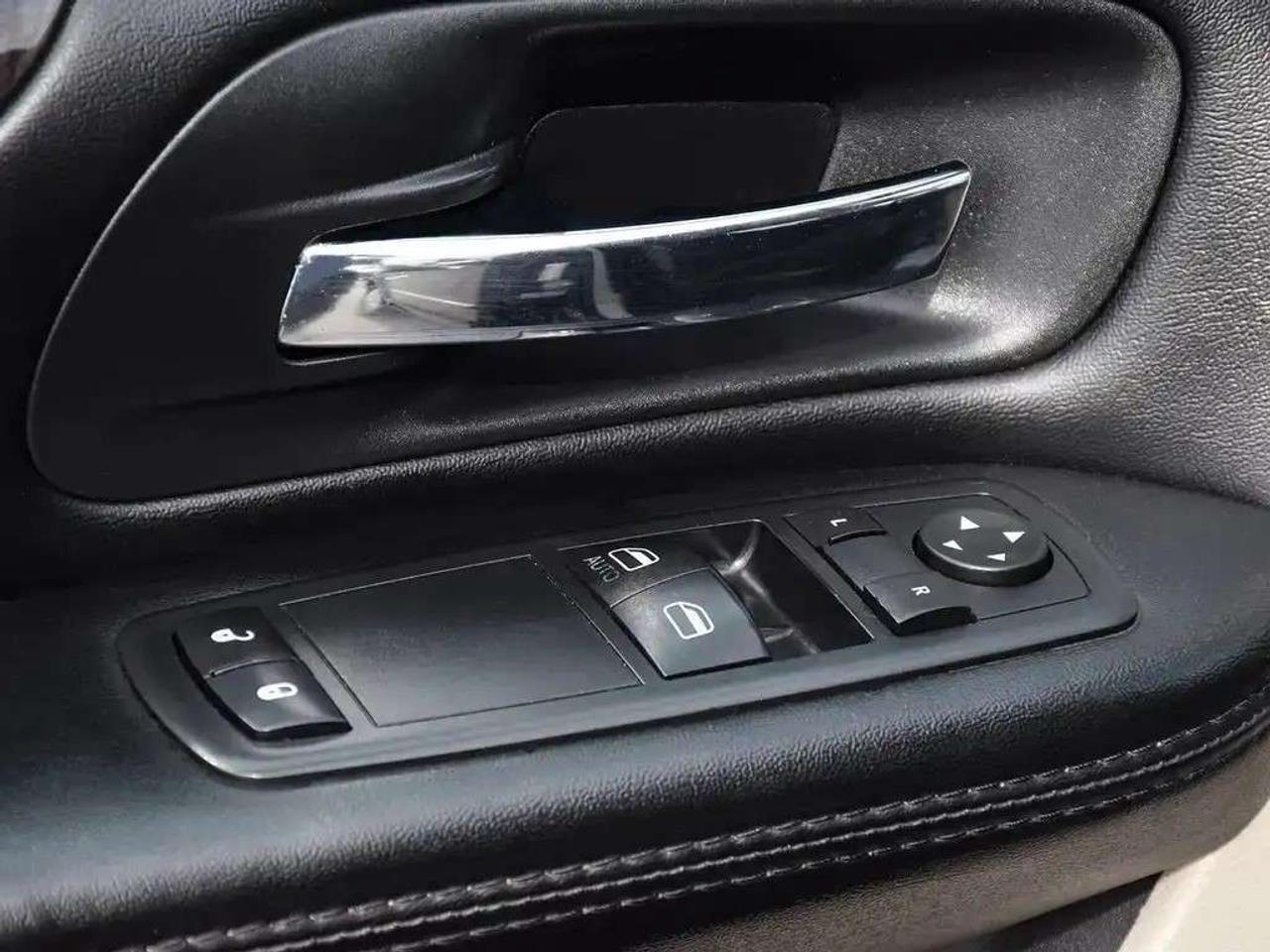 2017 Dodge Grand Caravan SXT ~Heated Mirrors ~Bluetooth ~Stow N' Go ~A/C Photo