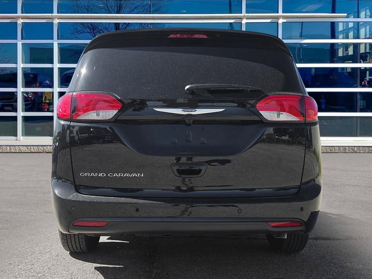 2027 Chrysler Grand Caravan SXT/POWER SLIDDING DOORS/ REMOTE START/HEATED SEATS AND STEERING WHEEL/ Photo