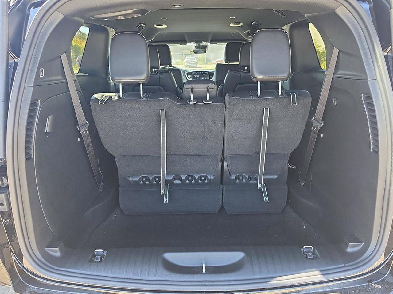 2027 Chrysler Grand Caravan SXT/POWER SLIDDING DOORS/ REMOTE START/HEATED SEATS AND STEERING WHEEL/ Photo