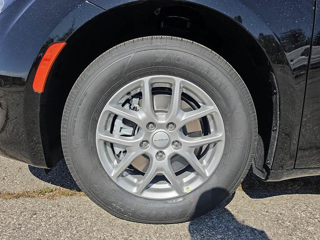 2027 Chrysler Grand Caravan SXT/POWER SLIDDING DOORS/ REMOTE START/HEATED SEATS AND STEERING WHEEL/ Photo