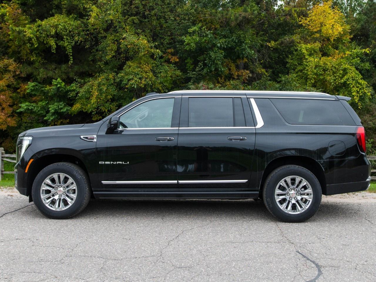2025 GMC Yukon XL 4WD 4DR DENALI Photo1