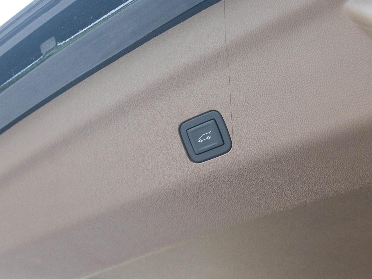 2025 GMC Yukon XL 4WD 4DR DENALI Photo