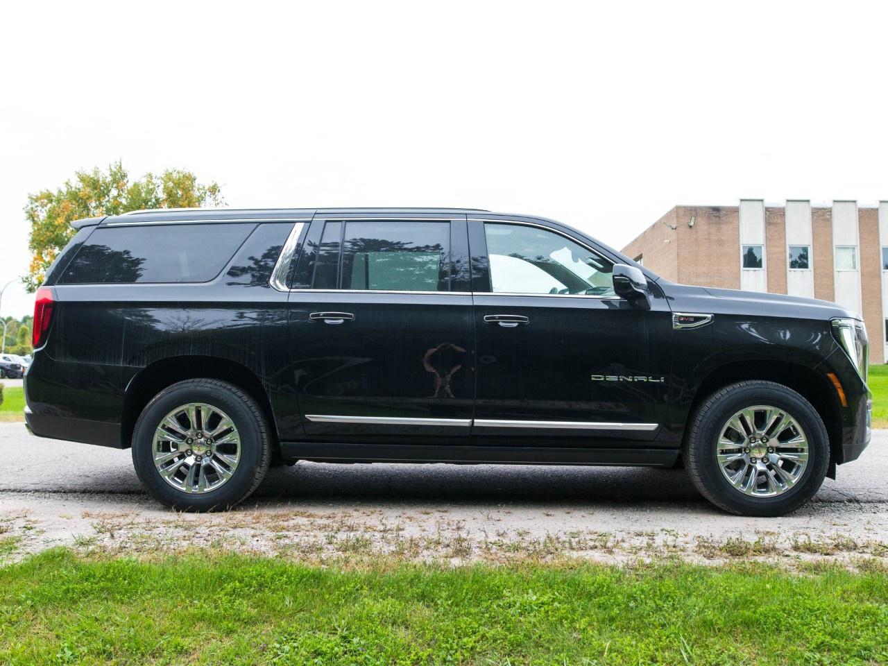 2025 GMC Yukon XL 4WD 4DR DENALI Photo