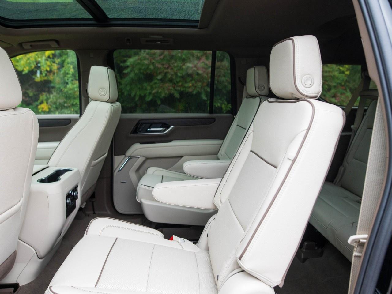 2025 GMC Yukon XL 4WD 4DR DENALI Photo