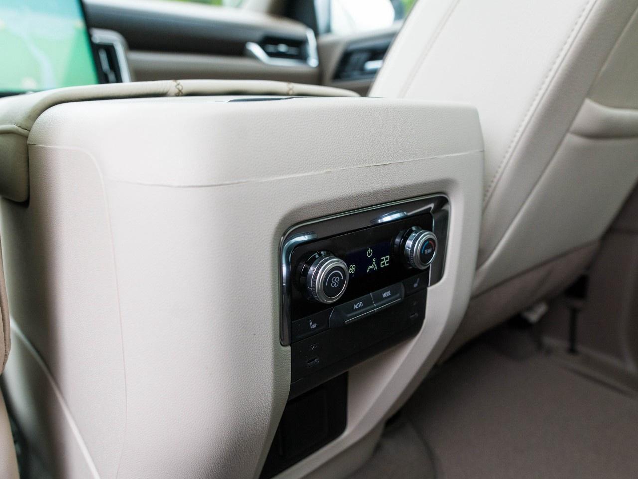 2025 GMC Yukon XL 4WD 4DR DENALI Photo