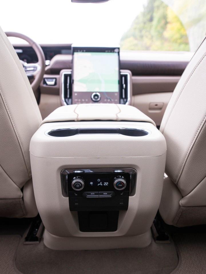 2025 GMC Yukon XL 4WD 4DR DENALI Photo