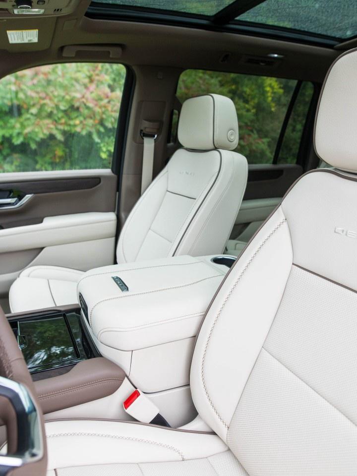 2025 GMC Yukon XL 4WD 4DR DENALI Photo