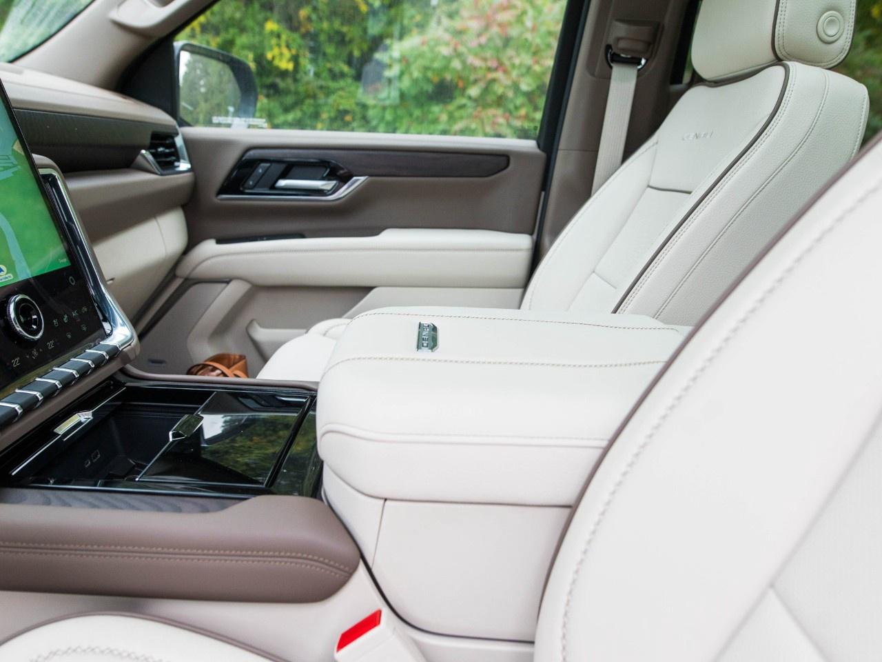 2025 GMC Yukon XL 4WD 4DR DENALI Photo