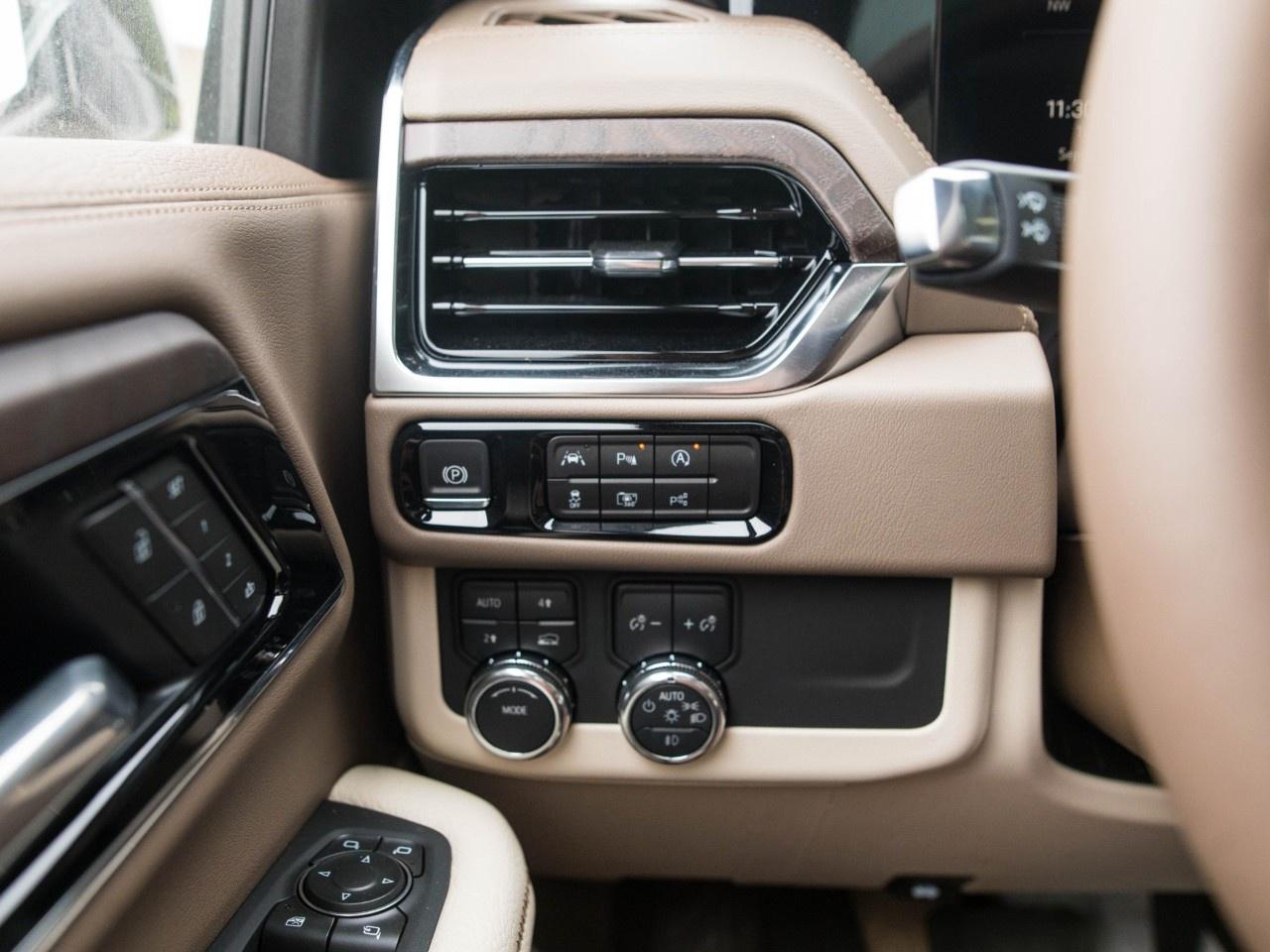 2025 GMC Yukon XL 4WD 4DR DENALI Photo
