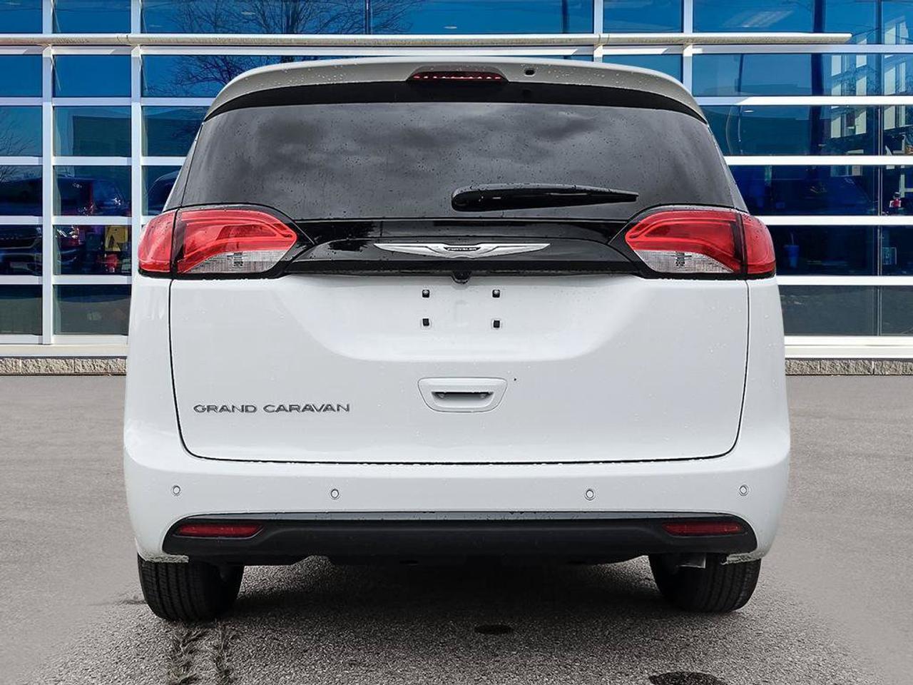 2027 Chrysler Grand Caravan SXT/POWER SLIDDING DOORS/ REMOTE START/HEATED SEATS AND STEERING WHEEL/ Photo