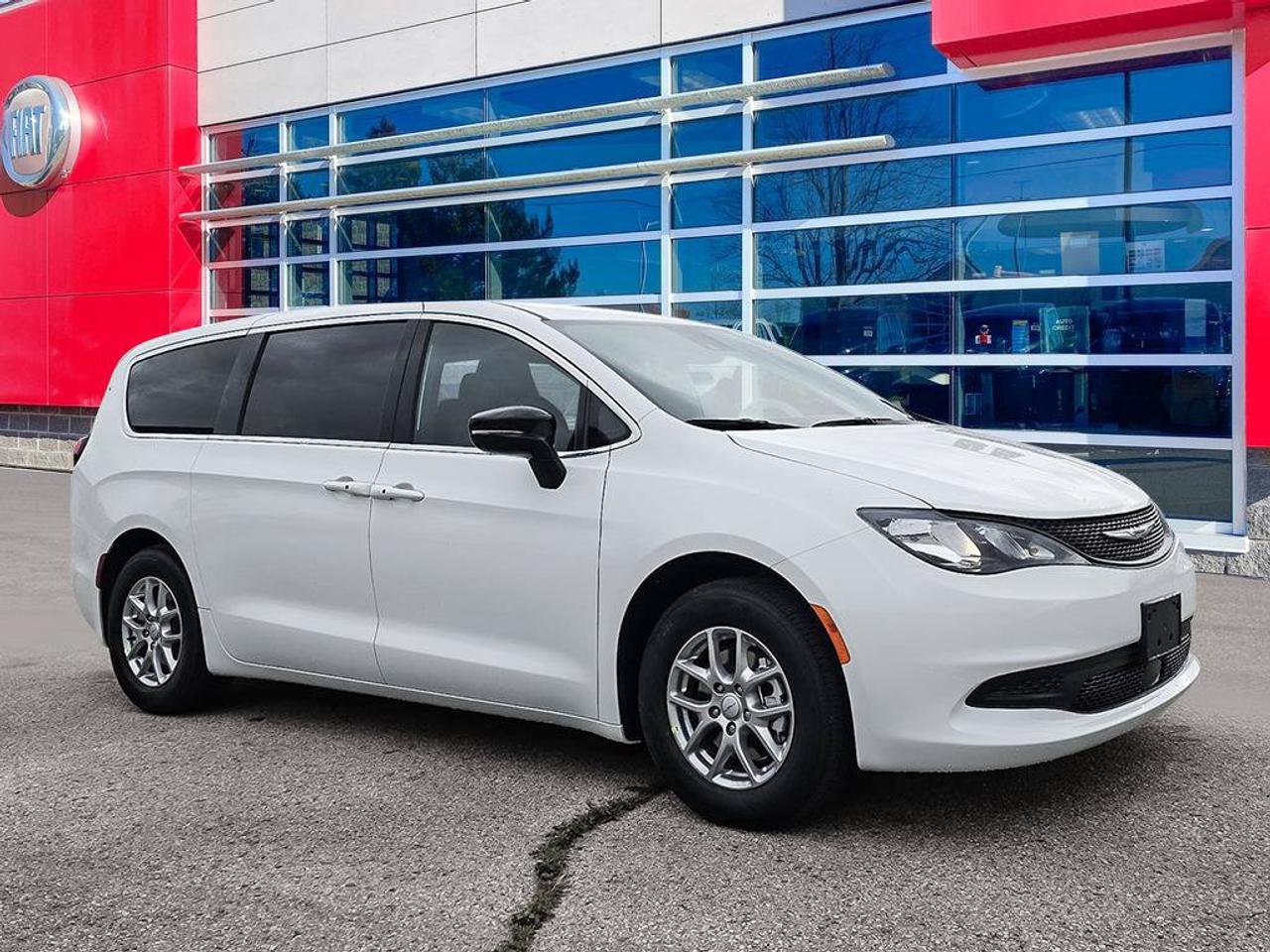 2027 Chrysler Grand Caravan SXT/POWER SLIDDING DOORS/ REMOTE START/HEATED SEATS AND STEERING WHEEL/ Photo