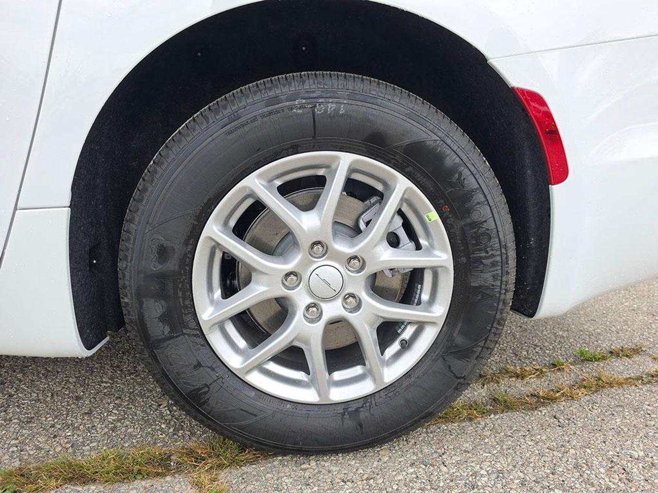 2027 Chrysler Grand Caravan SXT/POWER SLIDDING DOORS/ REMOTE START/HEATED SEATS AND STEERING WHEEL/ Photo