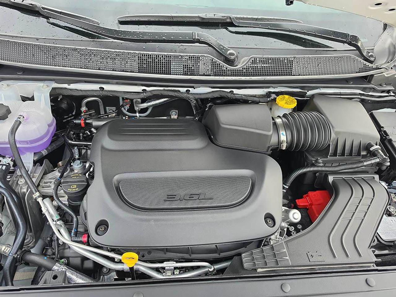 2027 Chrysler Grand Caravan SXT/POWER SLIDDING DOORS/ REMOTE START/HEATED SEATS AND STEERING WHEEL/ Photo