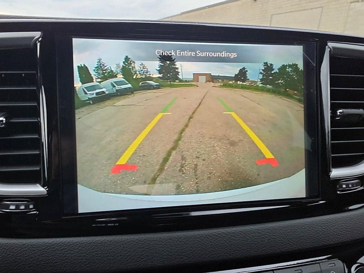 2027 Chrysler Grand Caravan SXT/POWER SLIDDING DOORS/ REMOTE START/HEATED SEATS AND STEERING WHEEL/ Photo