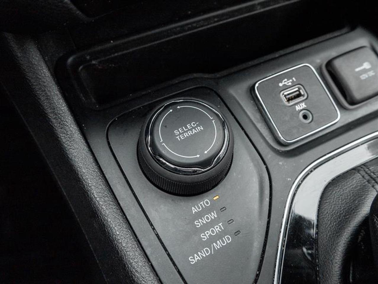 2021 Jeep Cherokee Altitude 4dr 4x4 Photo