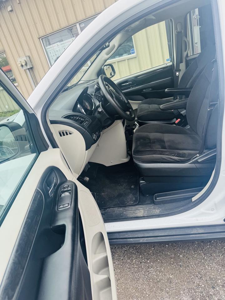 2018 Dodge Grand Caravan SE Photo4