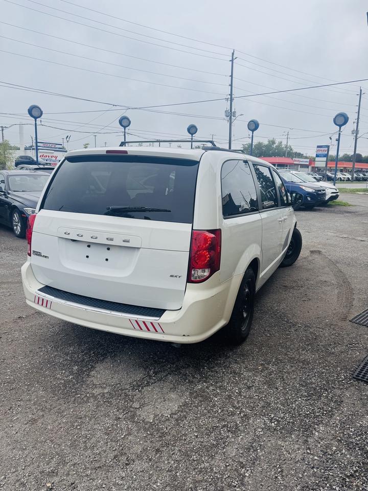 2018 Dodge Grand Caravan SE Photo